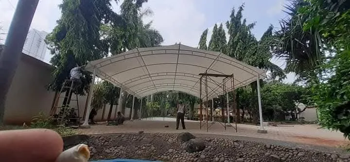 Panduan Lengkap: Perbandingan Kanopi Membran, Kanopi Kain Dan Awning Gulung