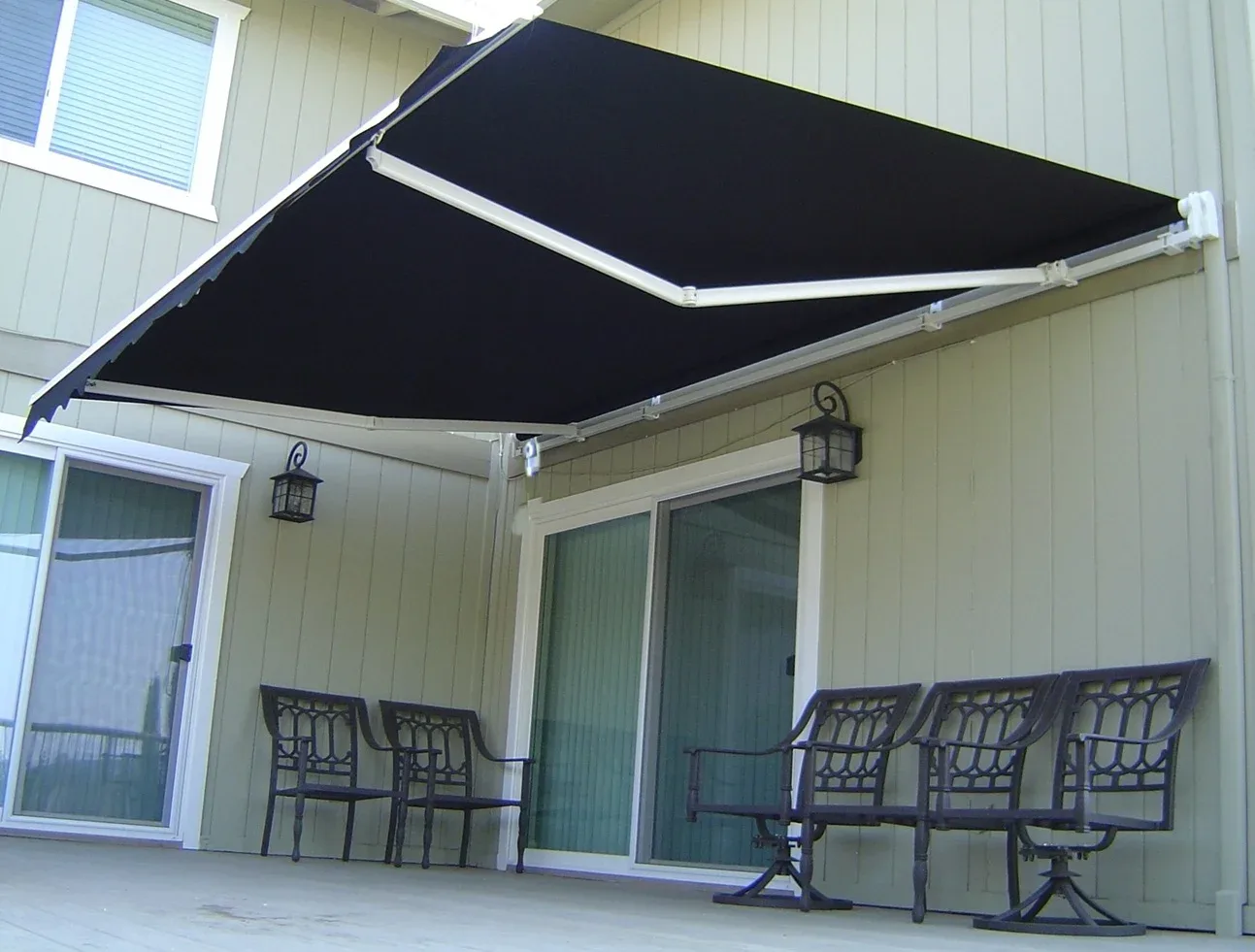 Awning Gulung (Retractable Awning)