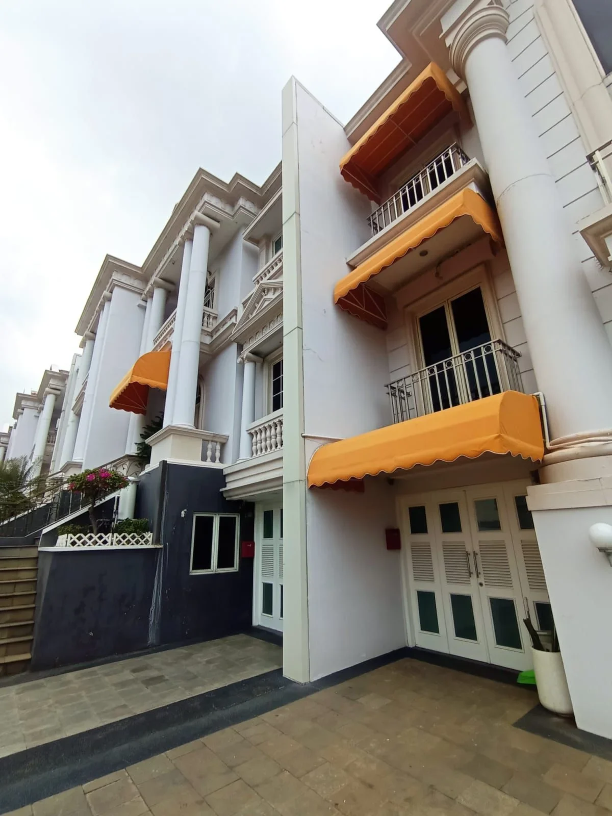 Kanopi Kain Kanvas Teras Santai Private Villa