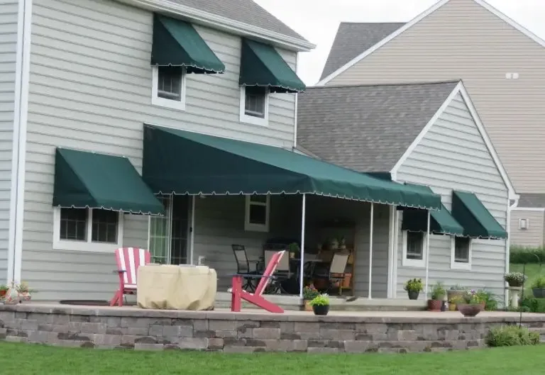 Kelebihan Kanopi Kain Sunbrella Asal USA untuk Kafe & Fasad Rumah